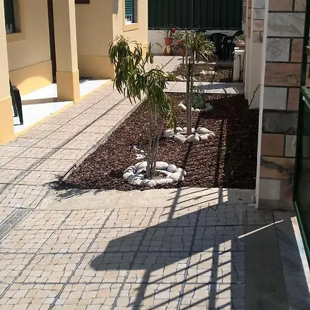 Casa Do Limoeiro Bed & Breakfast